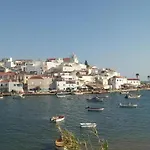 Διαμέρισμα Lovely 4-bed In Estômbar