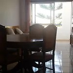 Lovely 4-bed In * Estômbar