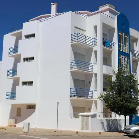Lovely 4-bed In * Estômbar