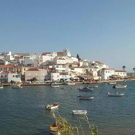 شقة Lovely 4-bed In Estômbar