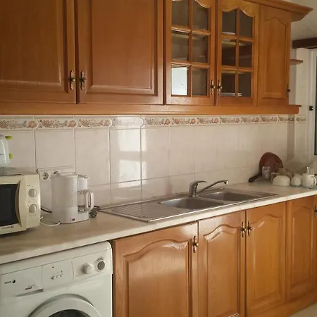 Lovely 4-bed In *