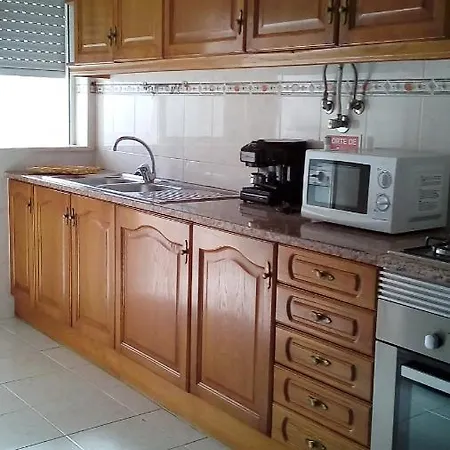 Lovely 4-bed In Apartment Estombar