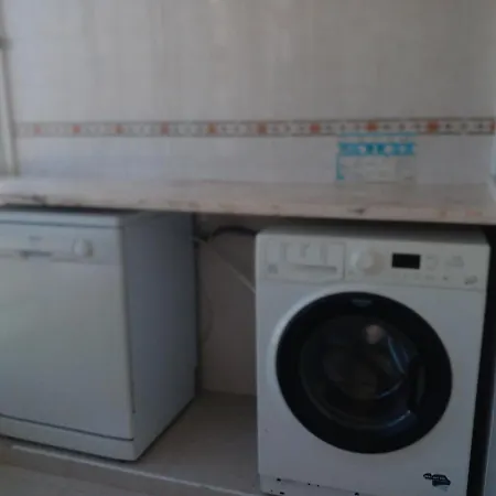 شقة Lovely 4-bed In *