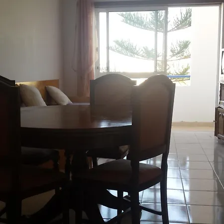 Lovely 4-bed In * Estômbar