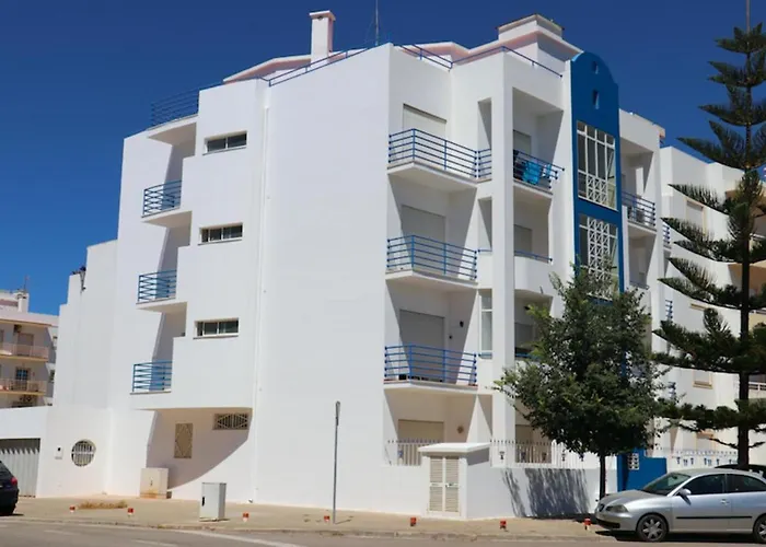 Lovely 4-bed In * Estômbar
