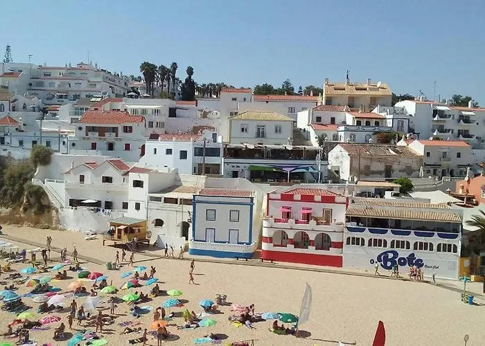 Daire Lovely 4-bed In Estômbar